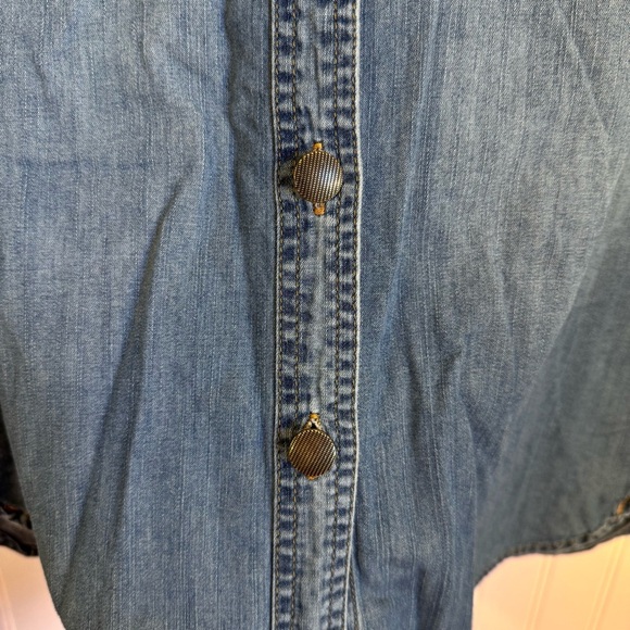 CAbi Jeans Blue Denim Shirt Western Chambray Button Down Pockets Women’s Size M - Picture 5 of 13
